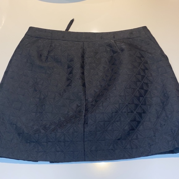 NWOT - BCBG skirt with pockets - Picture 4 of 4